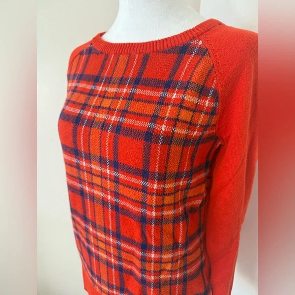 Classic Red Plaid Knit Sweater - Comfortable and Stylish - Picture 3 of 12